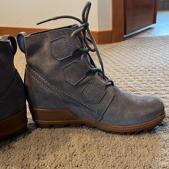 Sorel Evie Grey Suede Wedge Lace-up Ankle Waterproof Bootie. EUC 6.5 - Picture 4 of 8